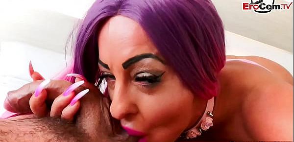 deutsche schlampe mit pinken haaren macht anal nach der party